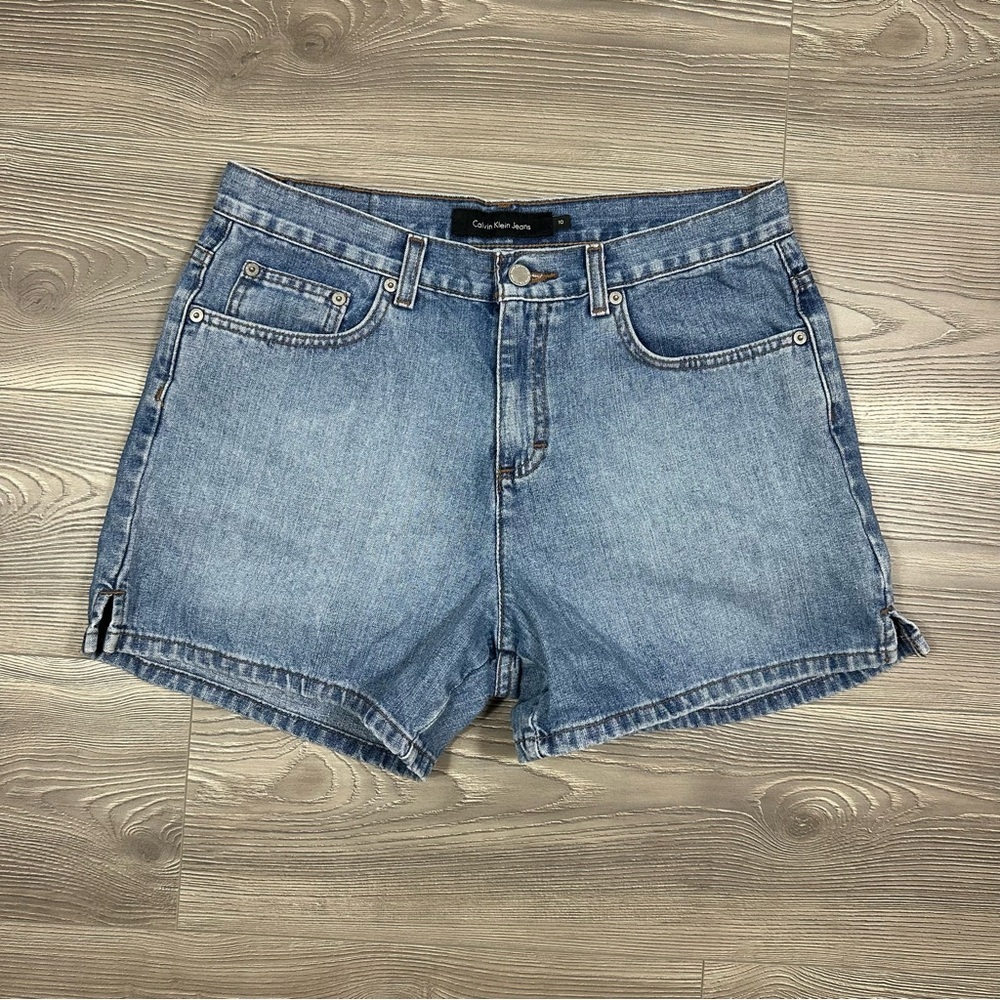 Calvin Klein Medium Wash Denim Shorts Women’s High Waist Classic 90s Minimalist‎